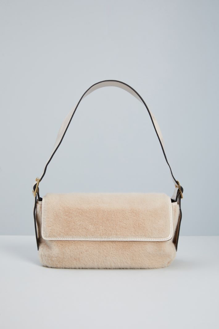 Fur-effect bag Intrend