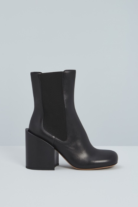 Boots with maxi heel Intrend