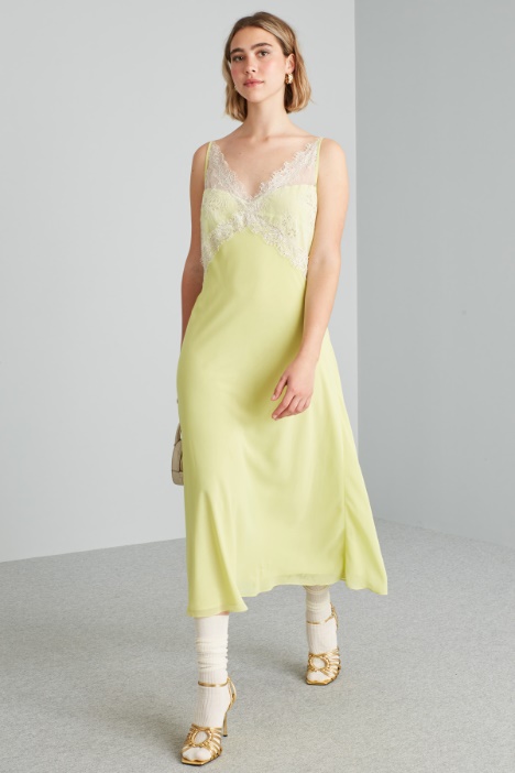 Abito in georgette e pizzo