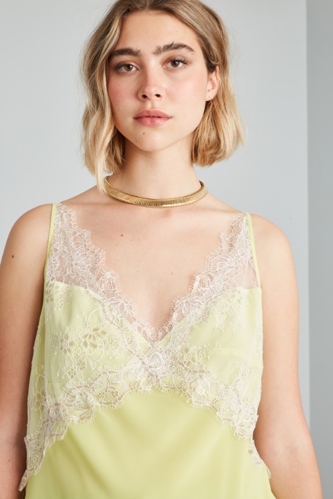 Top de georgette y encaje