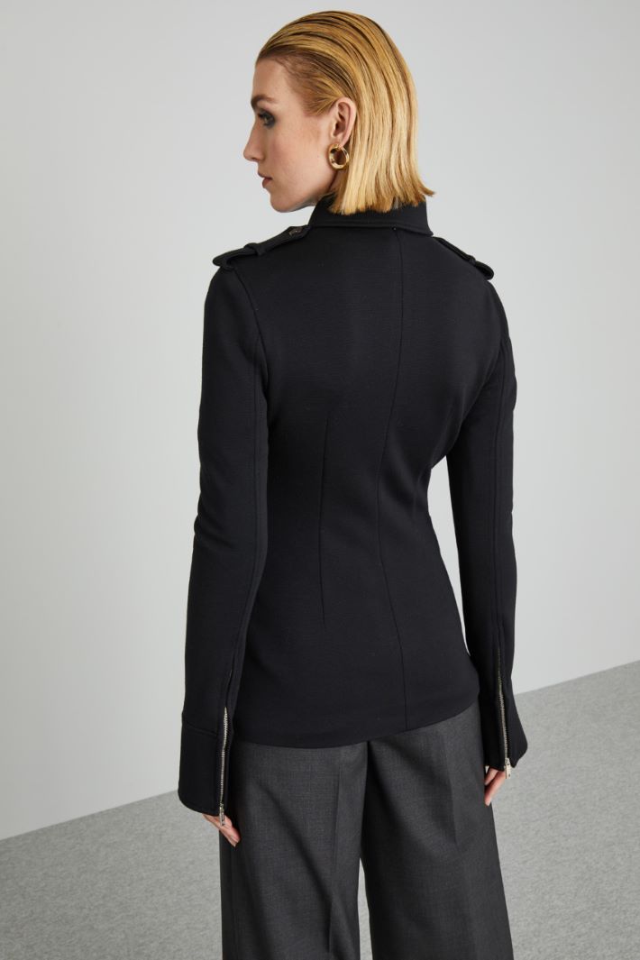 Fitted jacket with pockets Intrend - 2