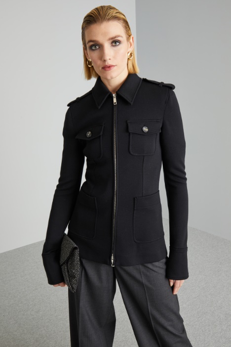 Fitted jacket with pockets Intrend