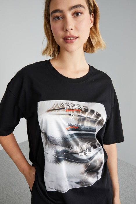 T-shirt con inserto in raso