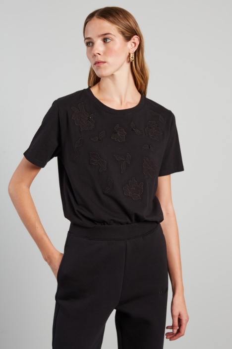 Embroidered T-shirt Intrend