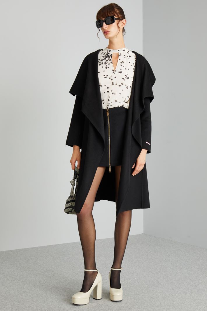 Coat with asymmetric collar Intrend