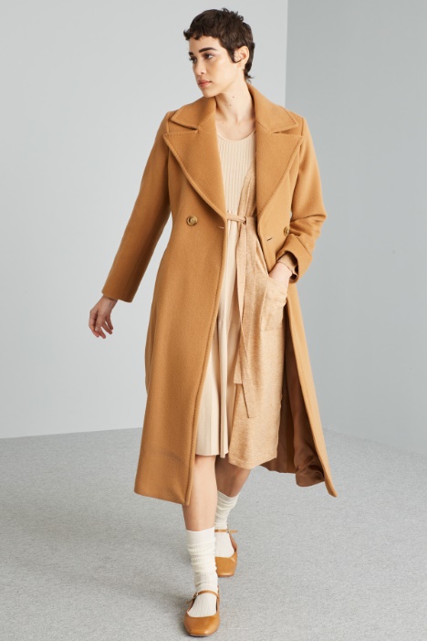 Coat with maxi lapels Intrend