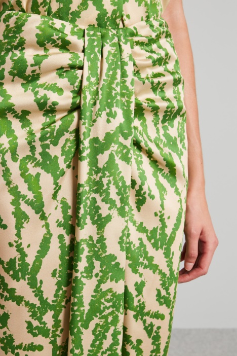 Falda de sarga con nudo