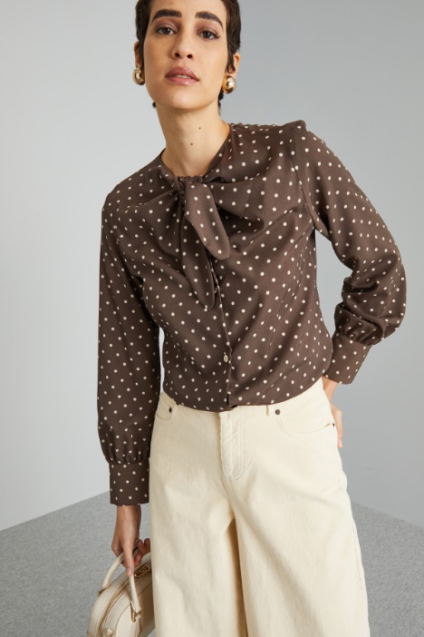 Bow-embellished blouse Intrend