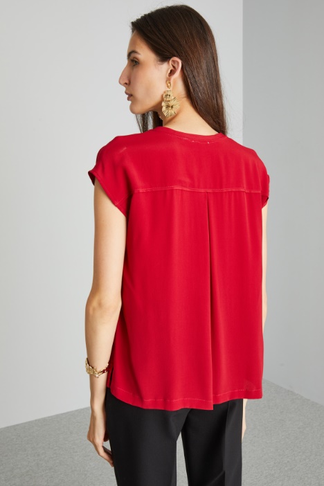 Blusa con maniche ad aletta
