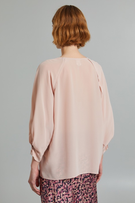 Blusa con pliegue superpuesto