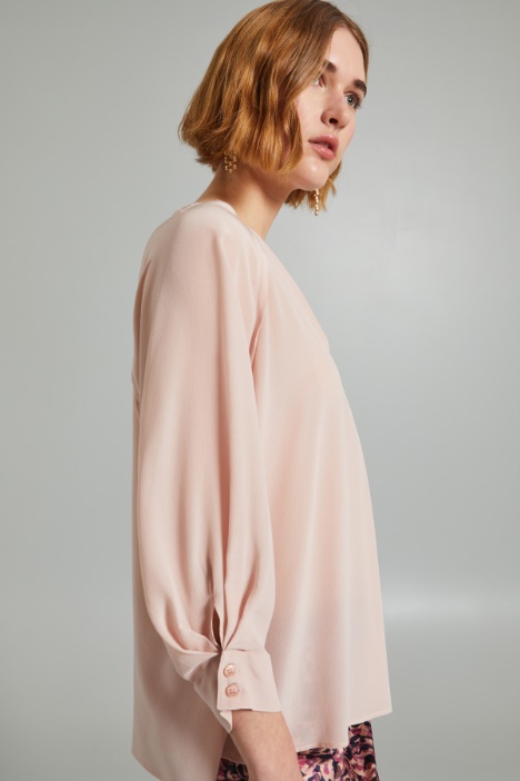 Blusa con pliegue superpuesto