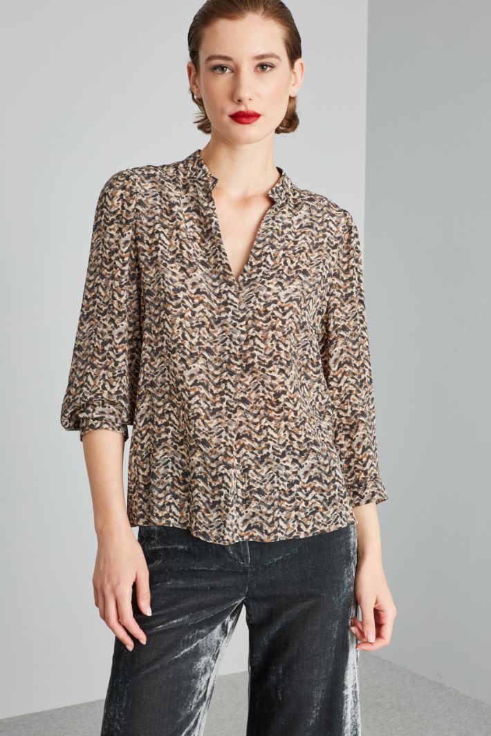 Blusa in pura seta a fantasia Intrend - 3