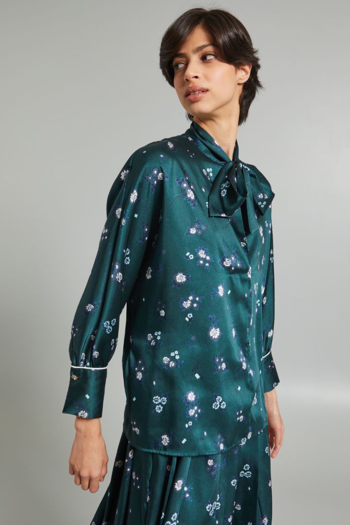 Foulard-embellished twill blouse Intrend - 3