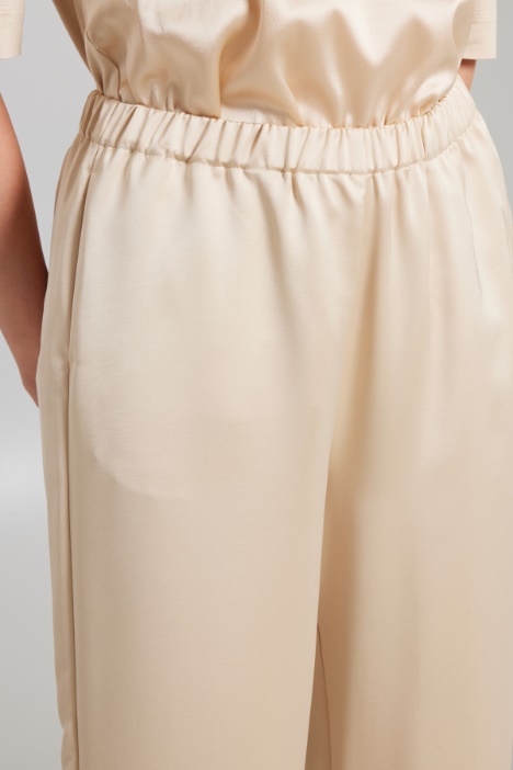 Pantaloni morbidi in raso