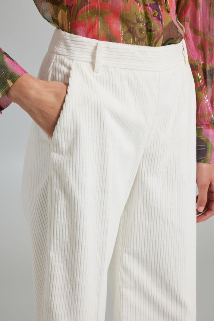 Pantalones cropped de terciopelo Intrend - 3