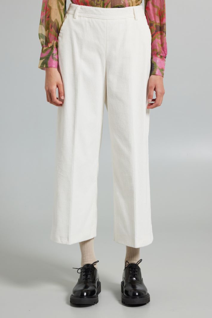 Pantalones cropped de terciopelo Intrend - 4