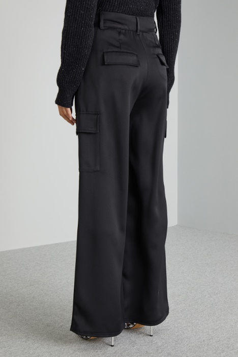 Pantaloni cargo in raso