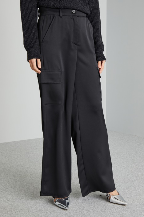 Pantaloni cargo in raso