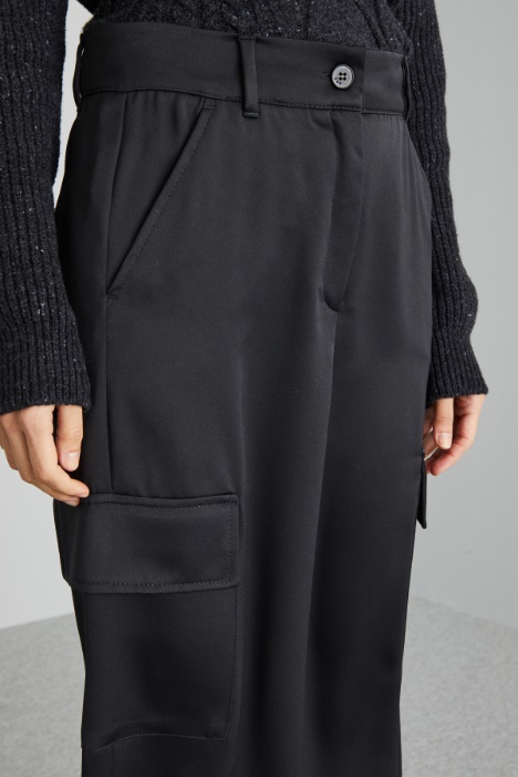 Pantaloni cargo in raso