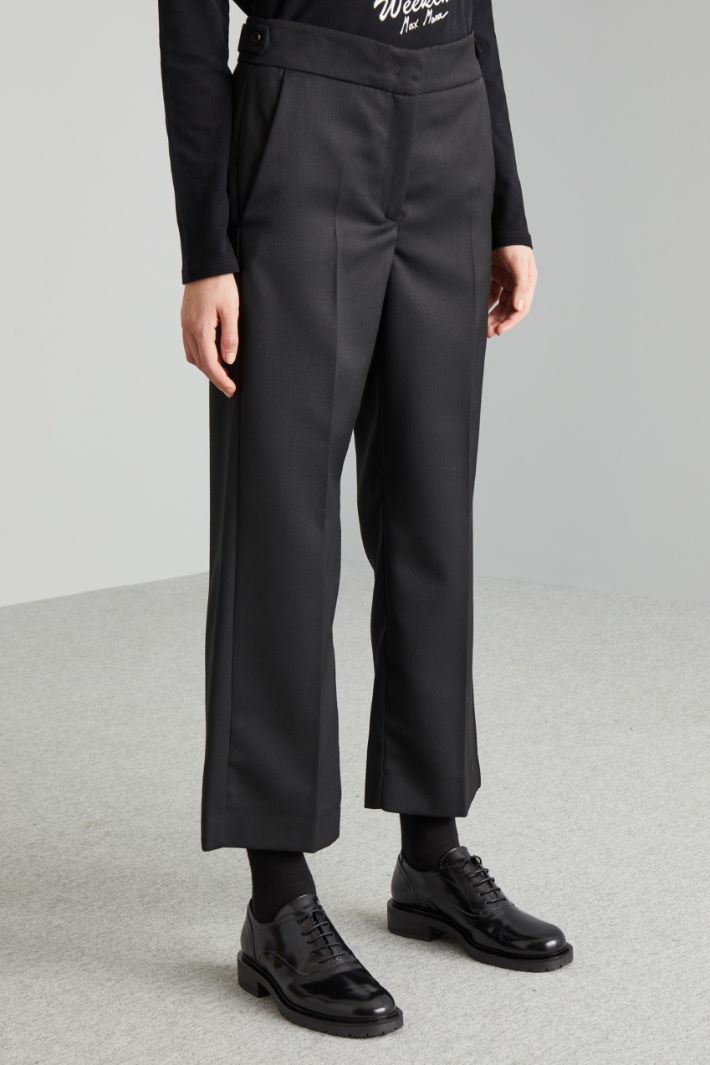 Trousers with tab details Intrend - 3