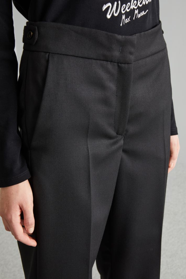 Trousers with tab details Intrend - 4