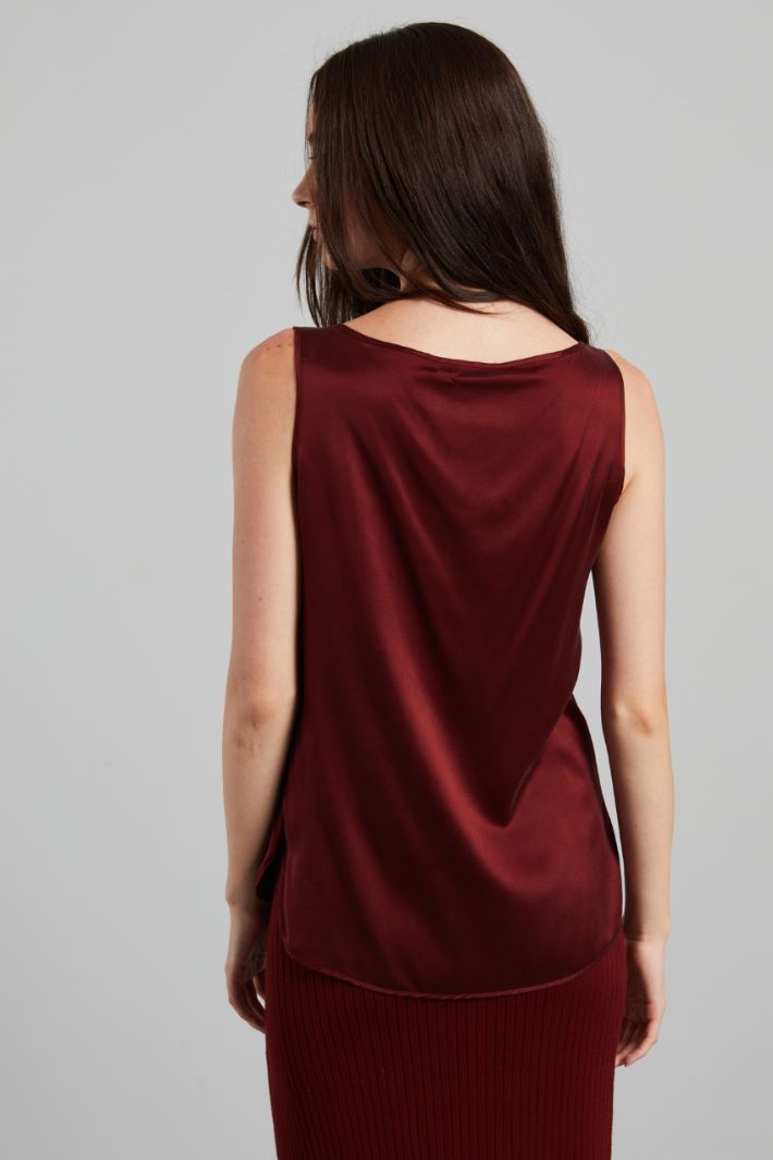 Sleeveless satin top Intrend - 2