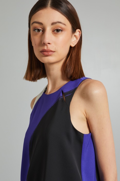 Top con diseño de abertura