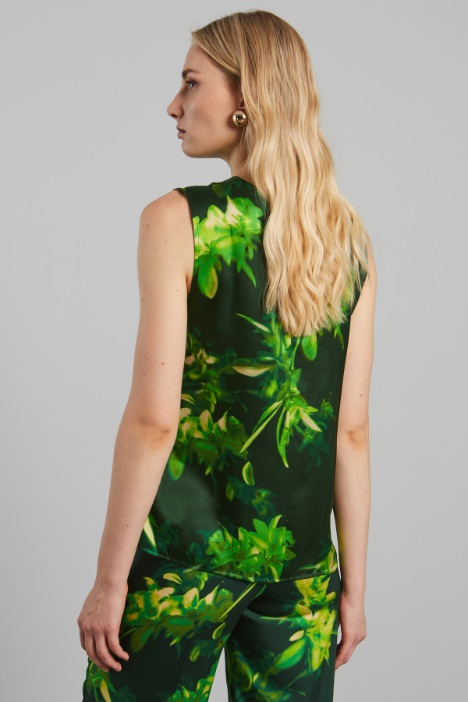 Top smanicato in raso