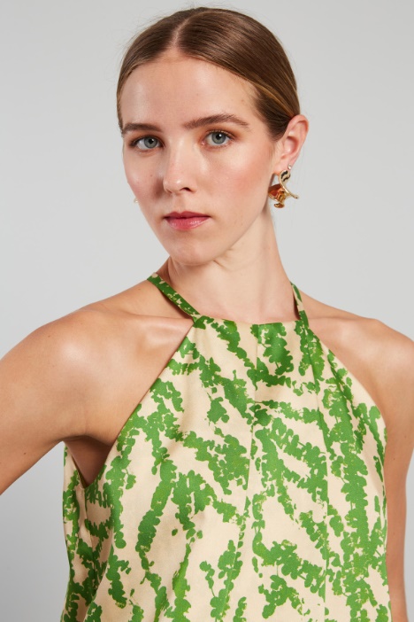 Top con scollo all'americana