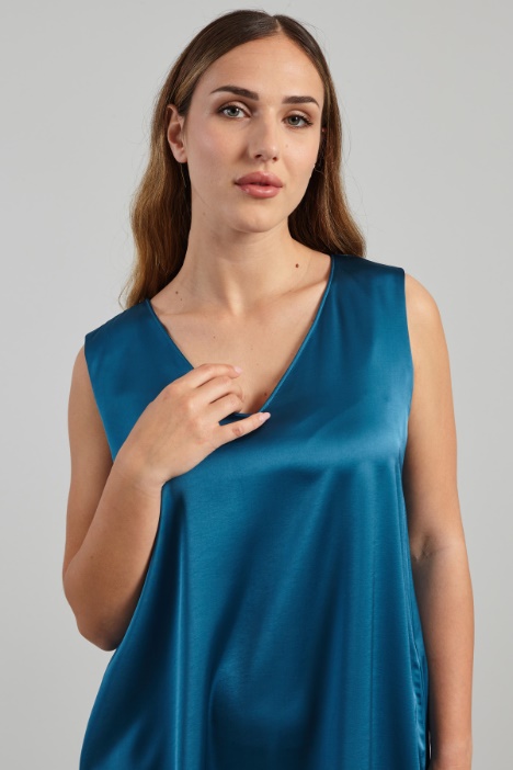 Abito con scollo a V