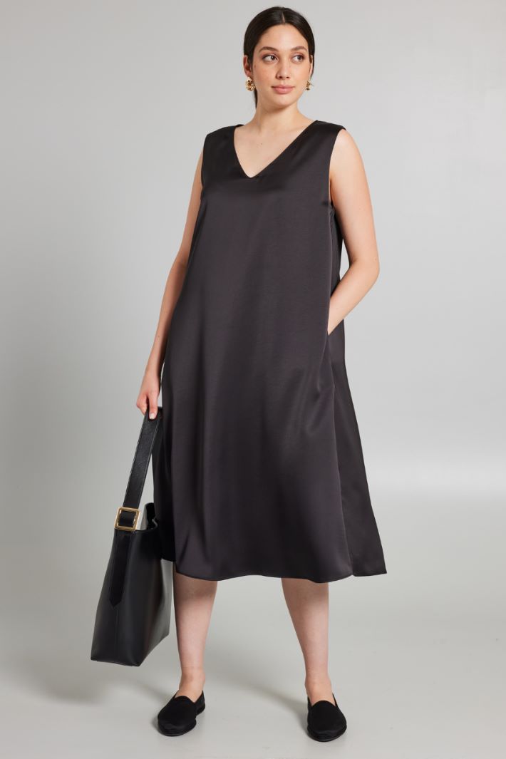 V-neck dress Intrend