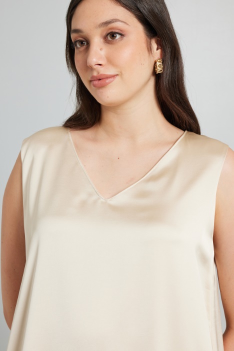 Vestido con escote en V