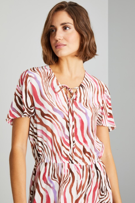 Abito con maniche corte