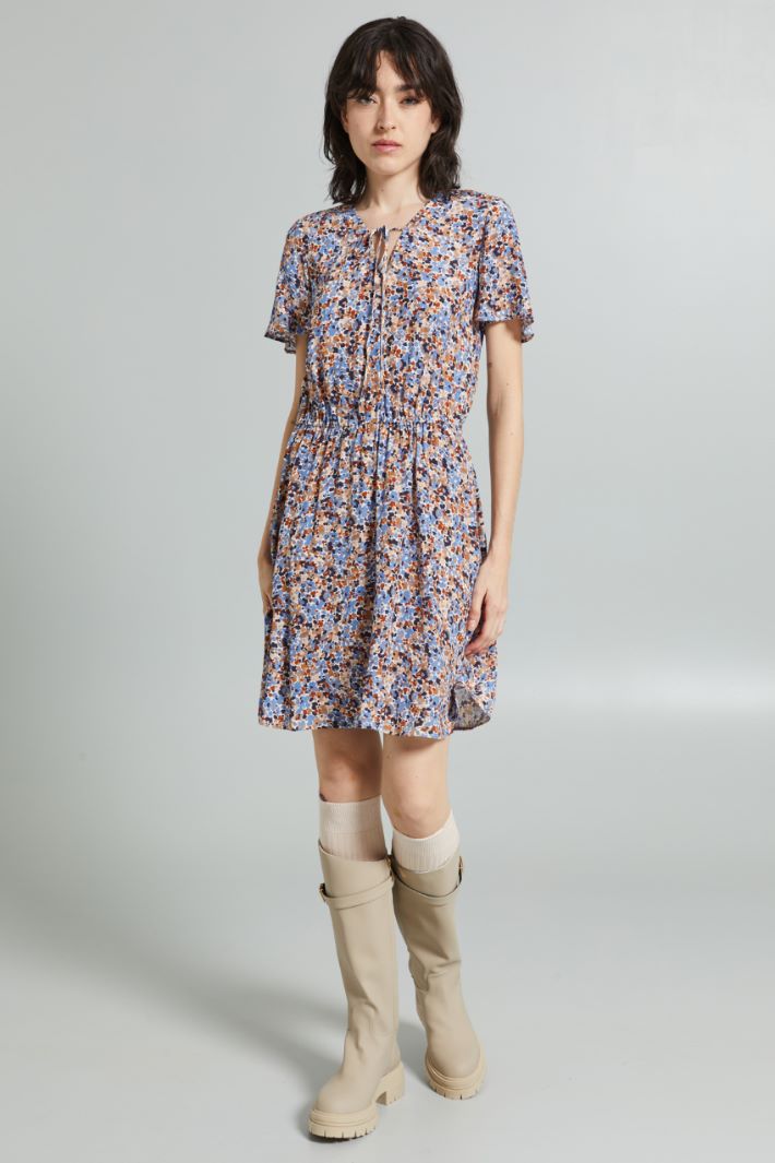 Short-sleeved dress Intrend - 3