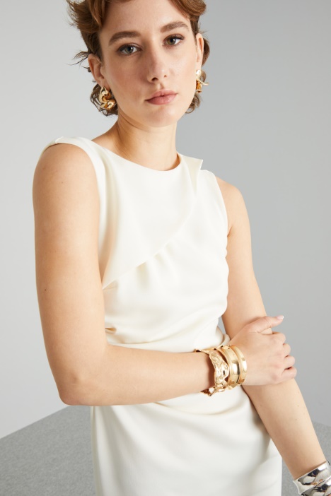 Abito smanicato corto