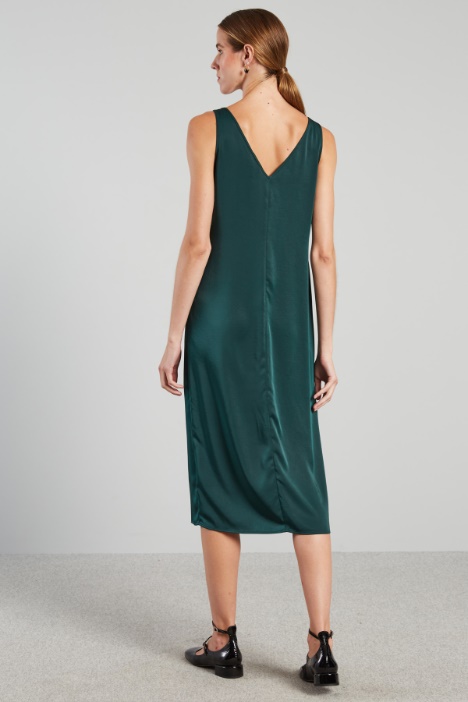 Vestido tipo camisón con abertura