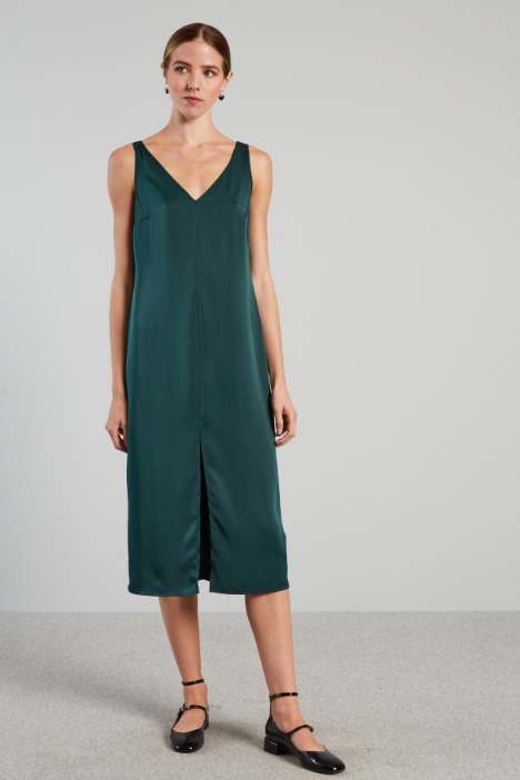 Vestido tipo camisón con abertura