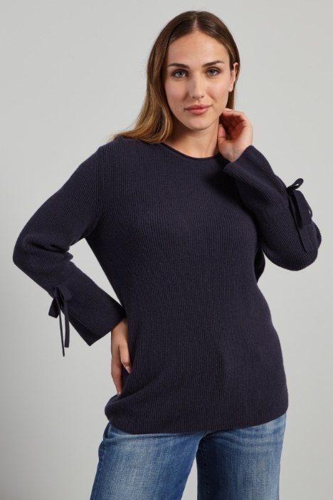 Sweater with tie-embellished sleeves Intrend