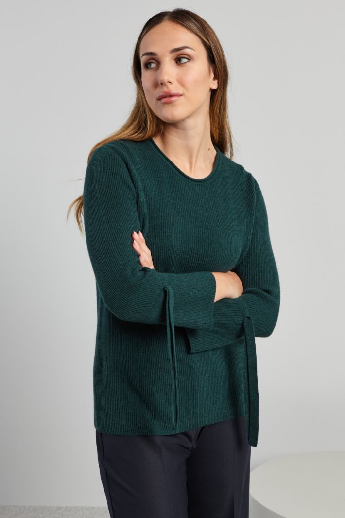 Sweater with tie-embellished sleeves Intrend - 3