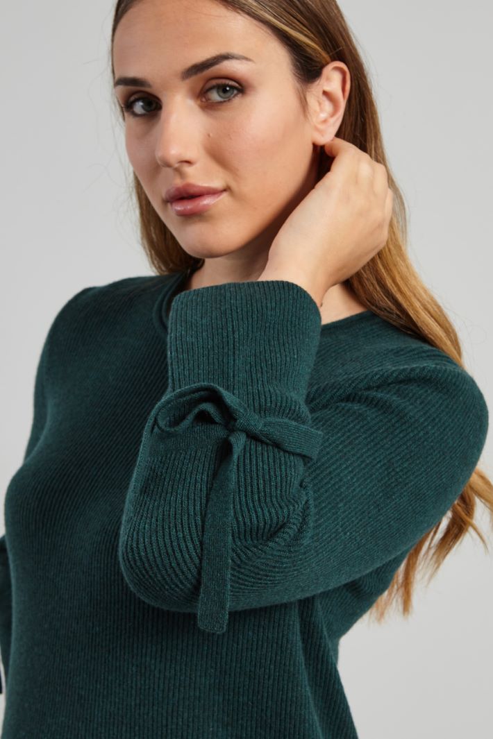 Sweater with tie-embellished sleeves Intrend - 4