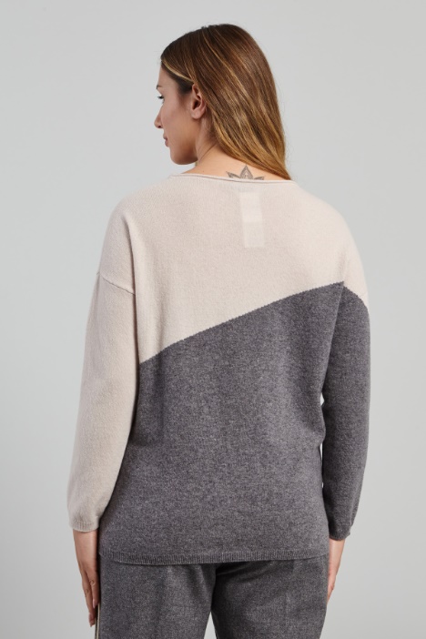 Maglia con giromanica sceso