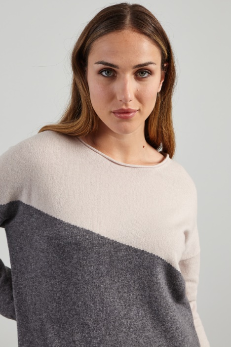 Maglia con giromanica sceso