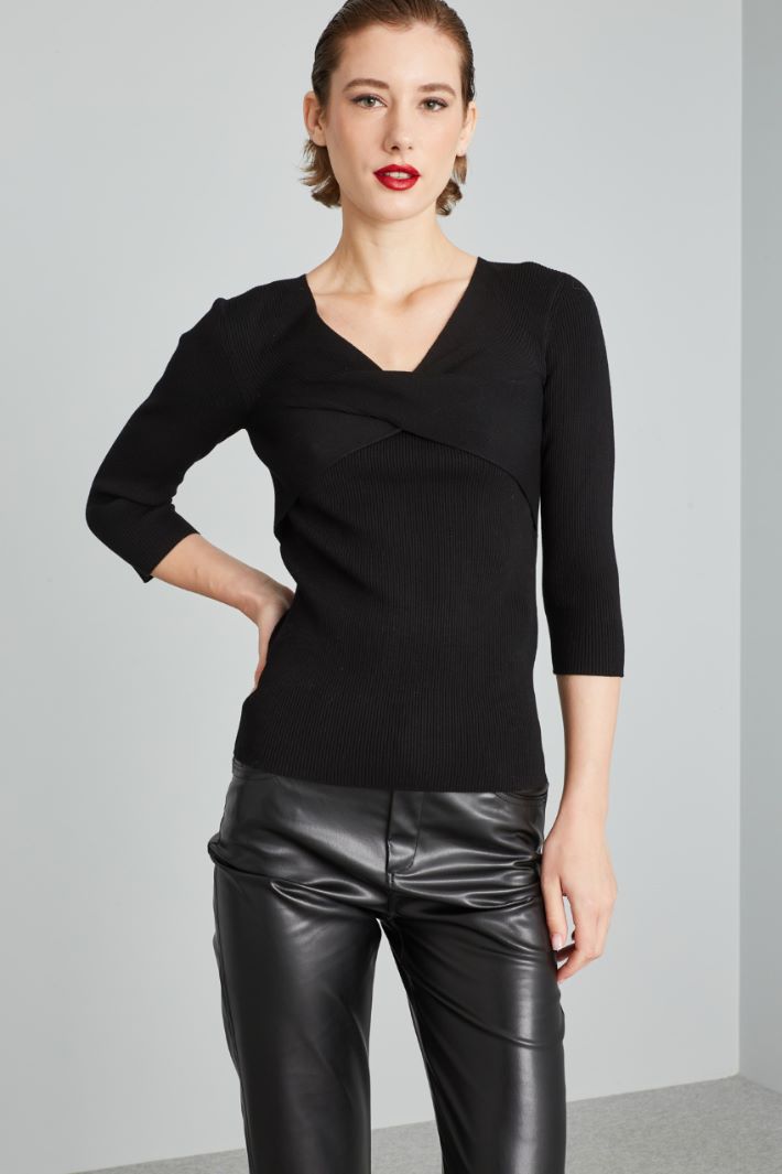 Crossed neckline sweater Intrend - 3