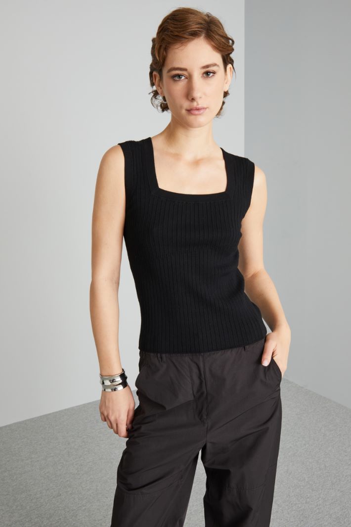 Square-neck viscose top Intrend - 3