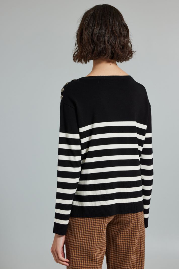 Boxy sweater with buttons Intrend - 2