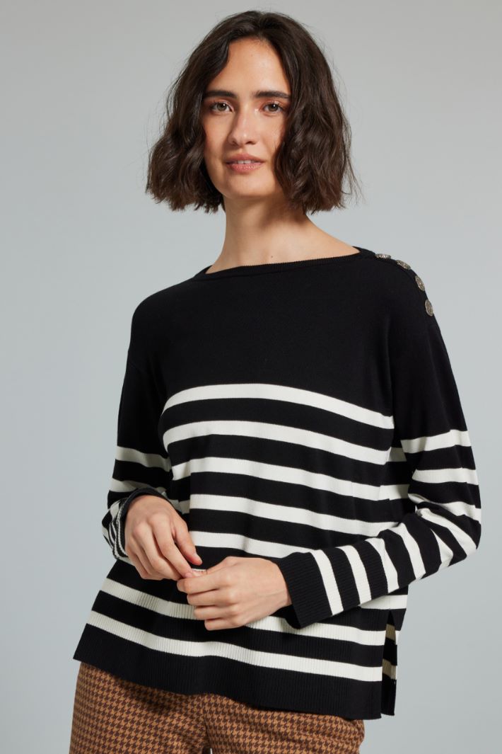 Boxy sweater with buttons Intrend - 3