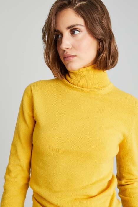 Maglia a collo alto in lana