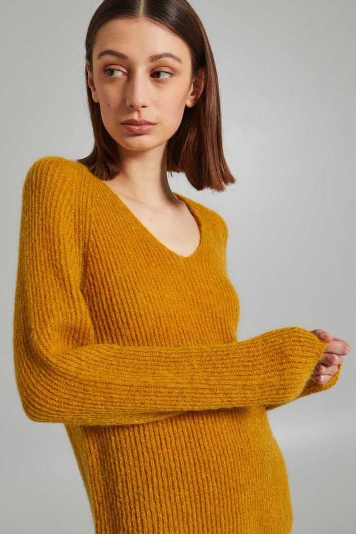 V-neck sweater Intrend - 4