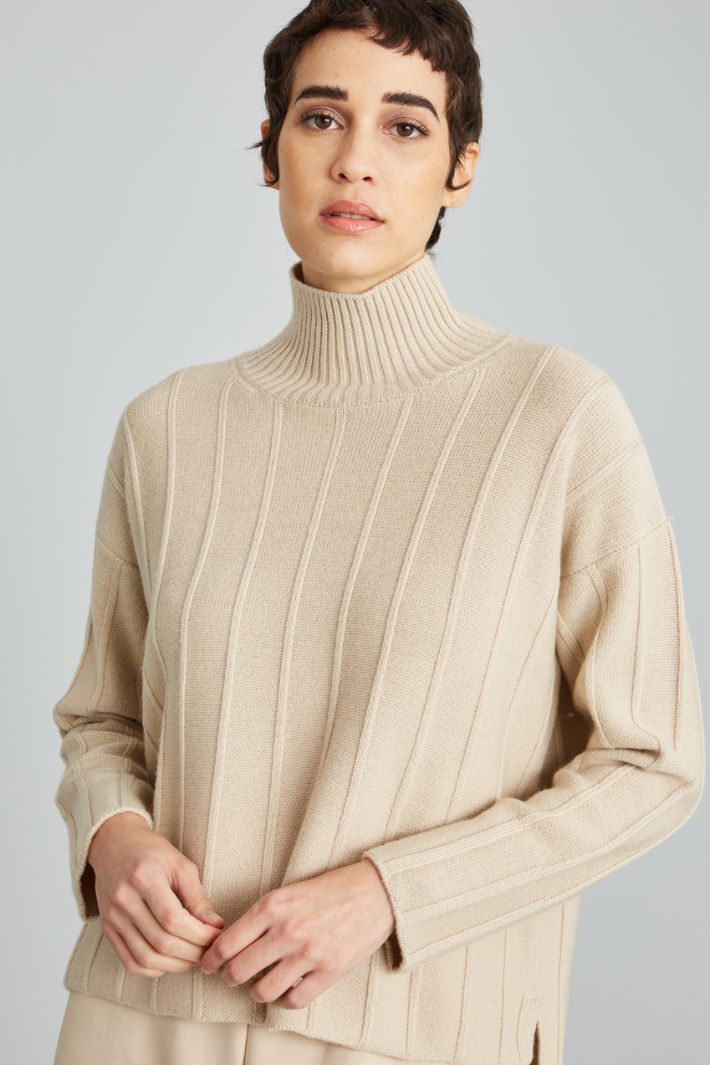 Asymmetrical rib-knit sweater Intrend - 4