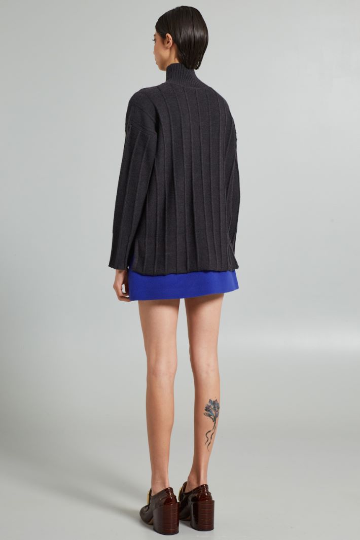 Asymmetrical rib-knit sweater Intrend - 2